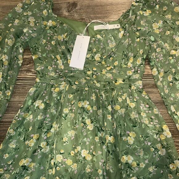 LUSH FLORAL PUFF SLEEVE MINI DRESS Size Small. NWT $79. 6 - Picture 3 of 14
